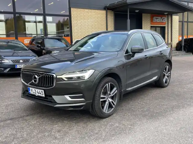 Harmaa Maastoauto, Volvo XC60 – YLZ-443