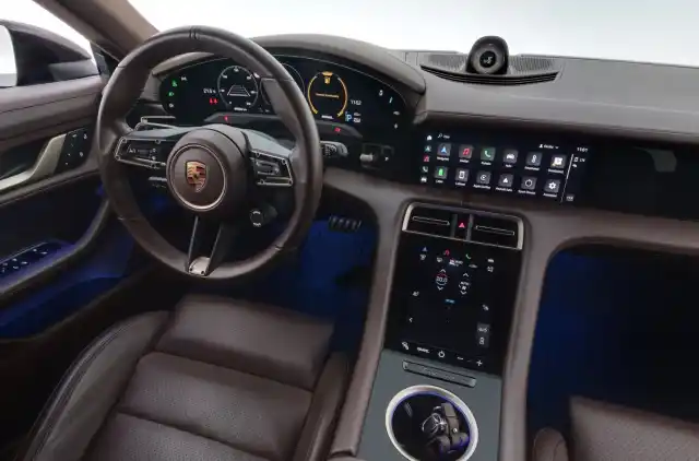 Ruskea Farmari, Porsche Taycan – YLZ-872