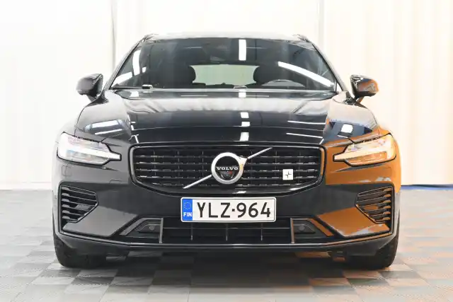 Musta Farmari, Volvo V60 – YLZ-964