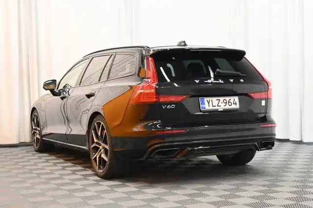 Musta Farmari, Volvo V60 – YLZ-964