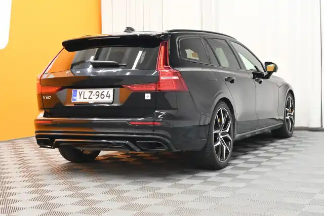 Musta Farmari, Volvo V60 – YLZ-964