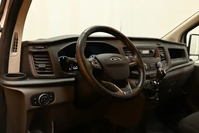 Valkoinen Pakettiauto, Ford Transit Custom – YLZ-983