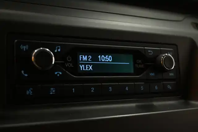 Valkoinen Pakettiauto, Ford Transit Custom – YLZ-983