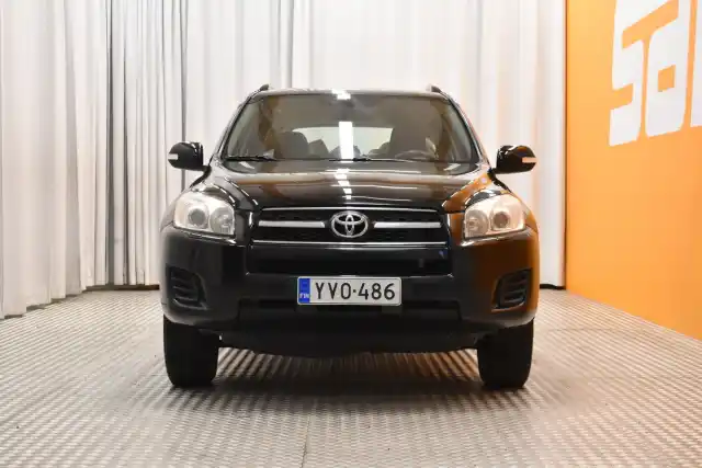 Musta Maastoauto, Toyota RAV4 – YVO-486