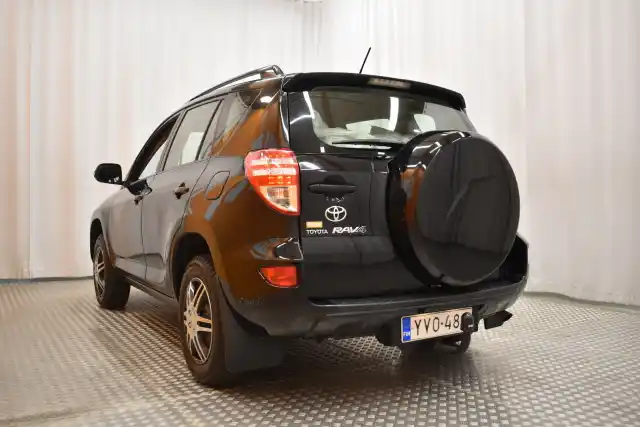 Musta Maastoauto, Toyota RAV4 – YVO-486