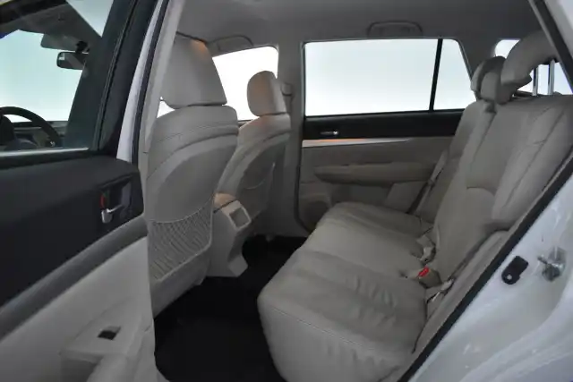 Valkoinen Farmari, Subaru Legacy – YVP-147