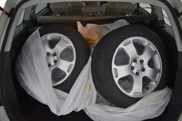 Valkoinen Farmari, Subaru Legacy – YVP-147