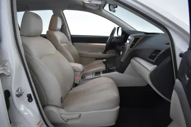 Valkoinen Farmari, Subaru Legacy – YVP-147