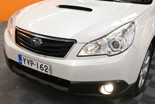 Valkoinen Farmari, Subaru Outback – YVP-162