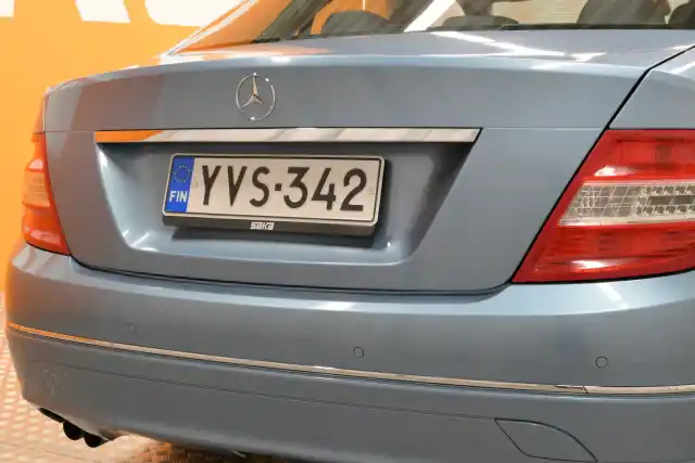 Sininen Sedan, Mercedes-Benz C – YVS-342