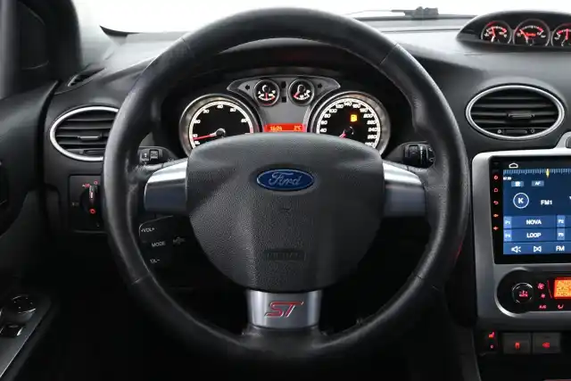 Sininen Viistoperä, Ford Focus – YVT-106