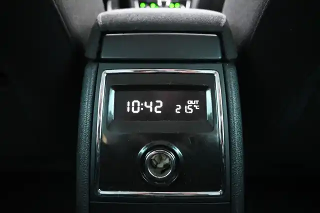 Musta Farmari, Skoda Superb – YVT-491