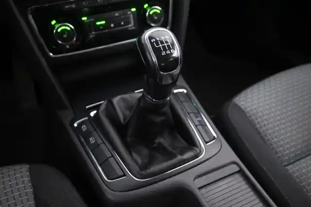 Musta Farmari, Skoda Superb – YVT-491