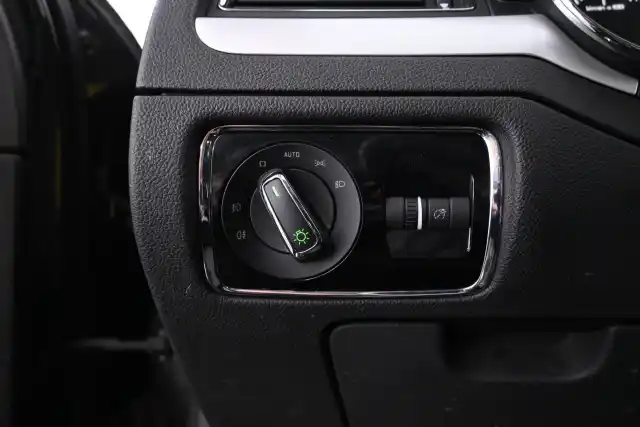 Musta Farmari, Skoda Superb – YVT-491