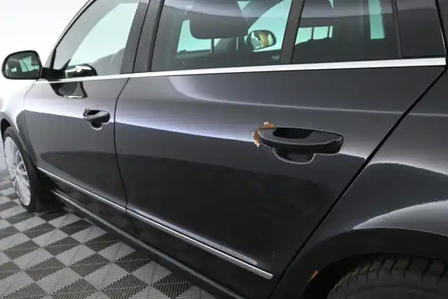 Musta Farmari, Skoda Superb – YVT-491