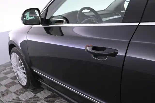 Musta Farmari, Skoda Superb – YVT-491