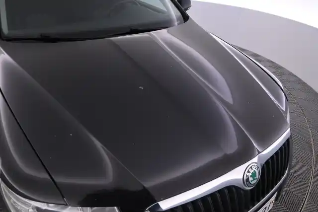 Musta Farmari, Skoda Superb – YVT-491