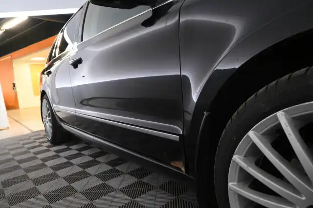 Musta Farmari, Skoda Superb – YVT-491