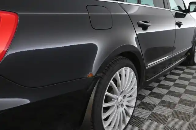 Musta Farmari, Skoda Superb – YVT-491