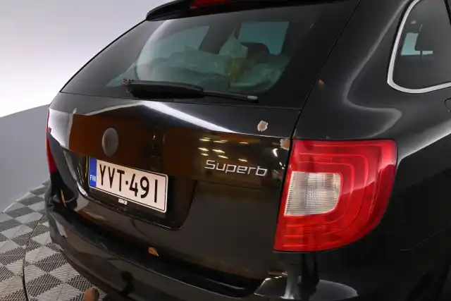 Musta Farmari, Skoda Superb – YVT-491