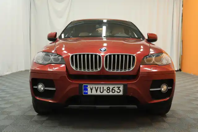 Punainen Maastoauto, BMW X6 – YVU-863