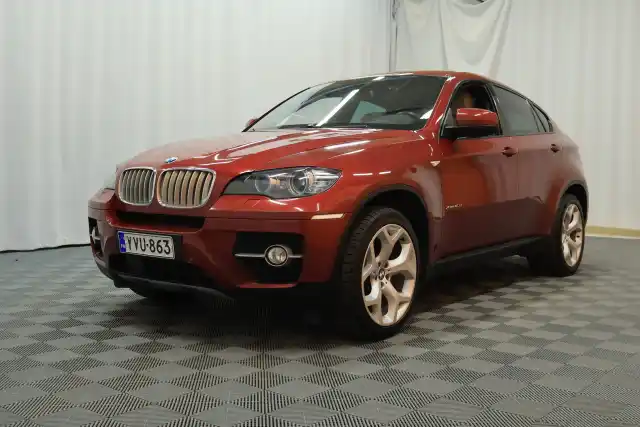 Punainen Maastoauto, BMW X6 – YVU-863