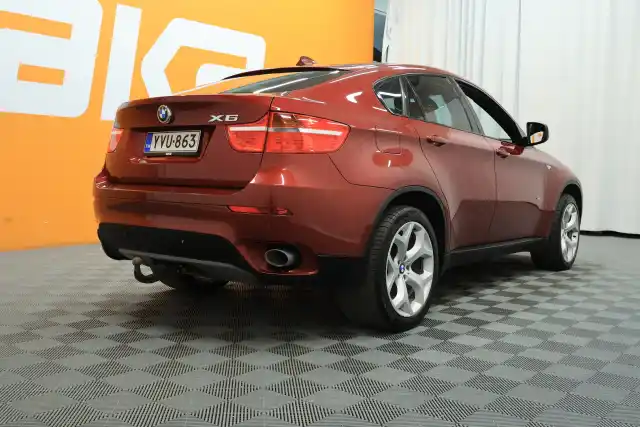 Punainen Maastoauto, BMW X6 – YVU-863