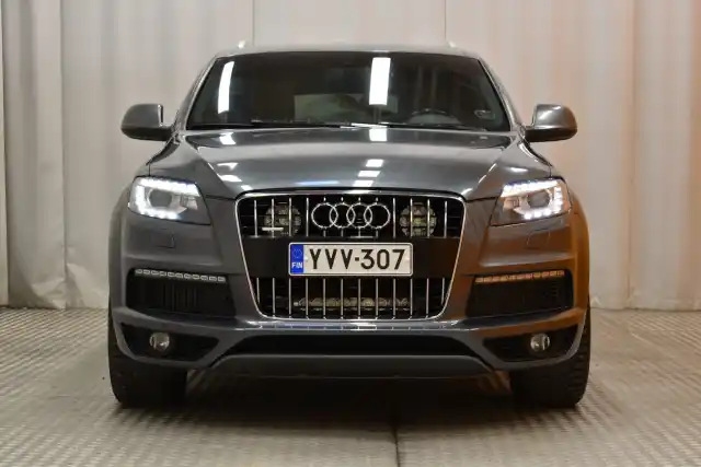 Harmaa Maastoauto, Audi Q7 – YVV-307