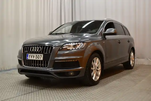 Harmaa Maastoauto, Audi Q7 – YVV-307