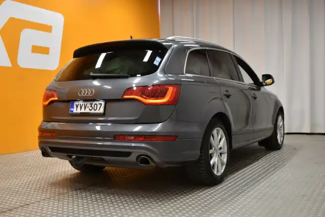 Harmaa Maastoauto, Audi Q7 – YVV-307