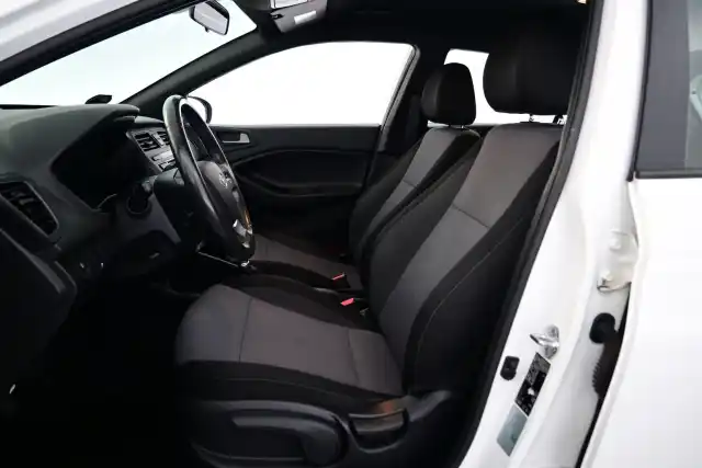 Valkoinen Viistoperä, Hyundai I20 – YVV-495