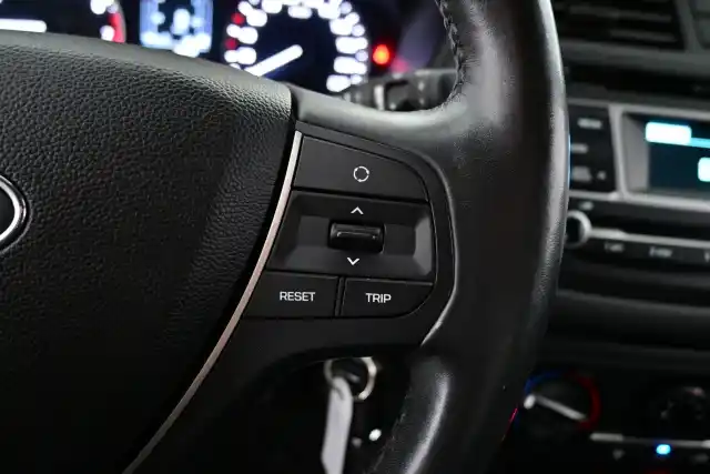 Valkoinen Viistoperä, Hyundai I20 – YVV-495