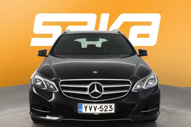 Musta Farmari, Mercedes-Benz E – YVV-523