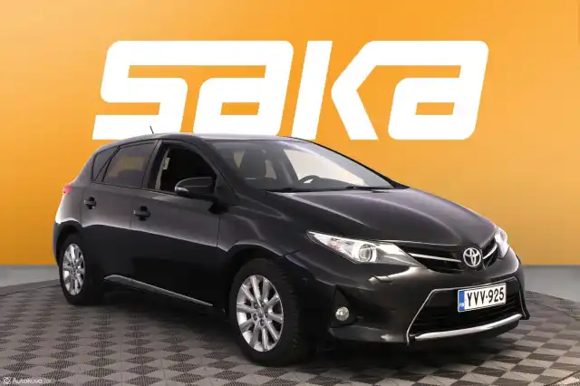 Musta Viistoperä, Toyota Auris – YVV-925