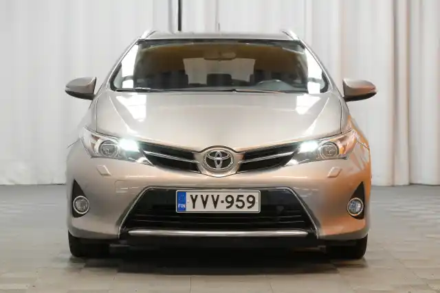 Ruskea (beige) Farmari, Toyota Auris – YVV-959