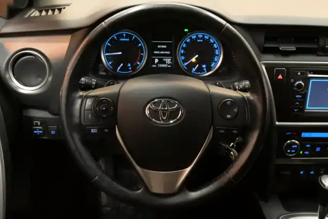 Ruskea (beige) Farmari, Toyota Auris – YVV-959