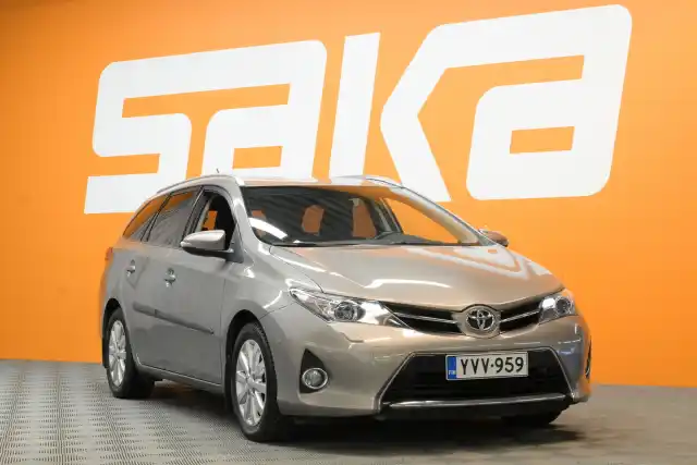 Ruskea (beige) Farmari, Toyota Auris – YVV-959