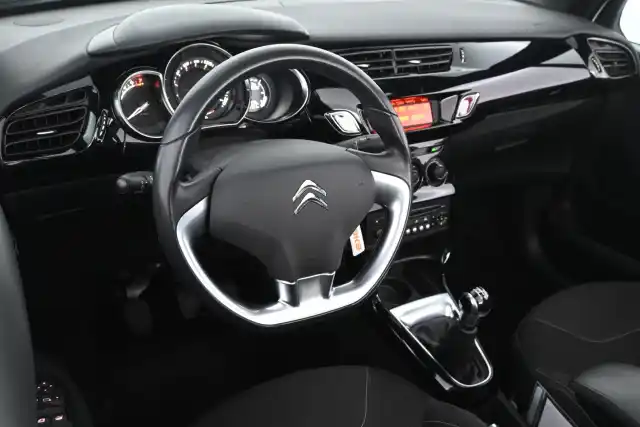 Valkoinen Avoauto, Citroen DS3 – YVX-969