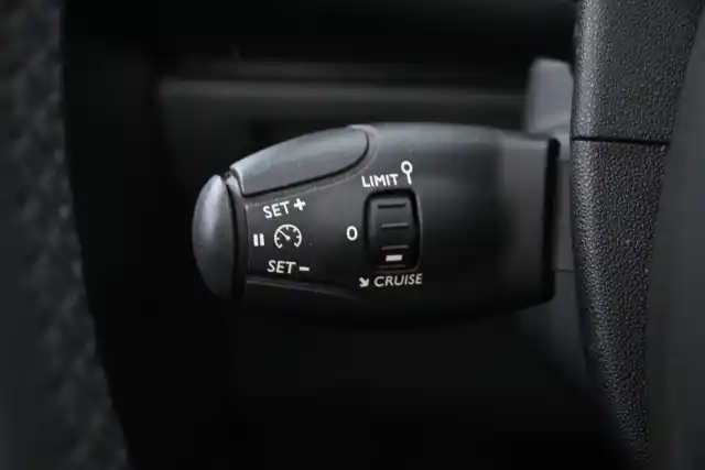 Valkoinen Avoauto, Citroen DS3 – YVX-969