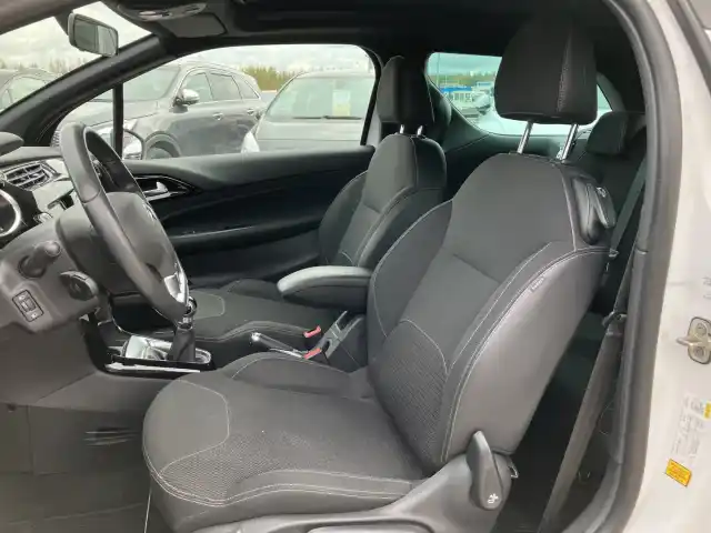 Valkoinen Avoauto, Citroen DS3 – YVX-969