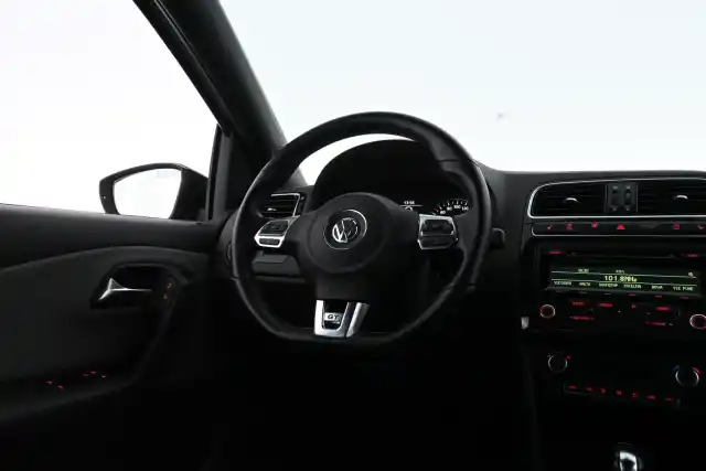 Sininen Viistoperä, Volkswagen Polo – YVY-202