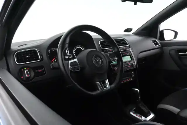 Sininen Viistoperä, Volkswagen Polo – YVY-202