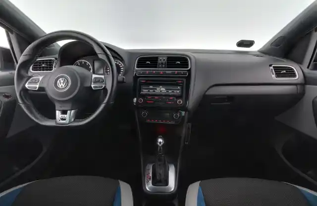 Sininen Viistoperä, Volkswagen Polo – YVY-202