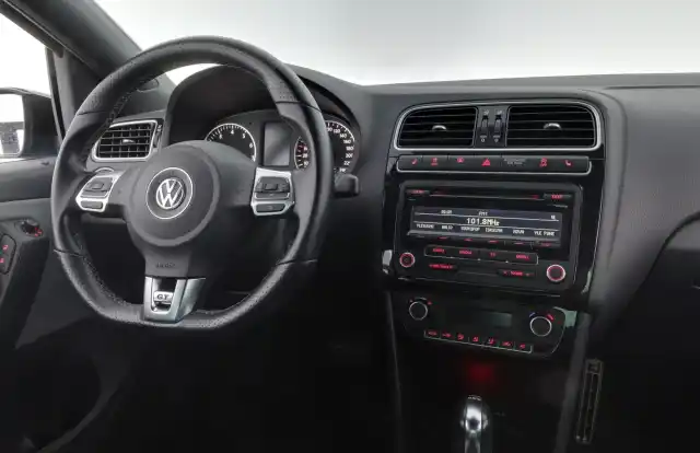 Sininen Viistoperä, Volkswagen Polo – YVY-202