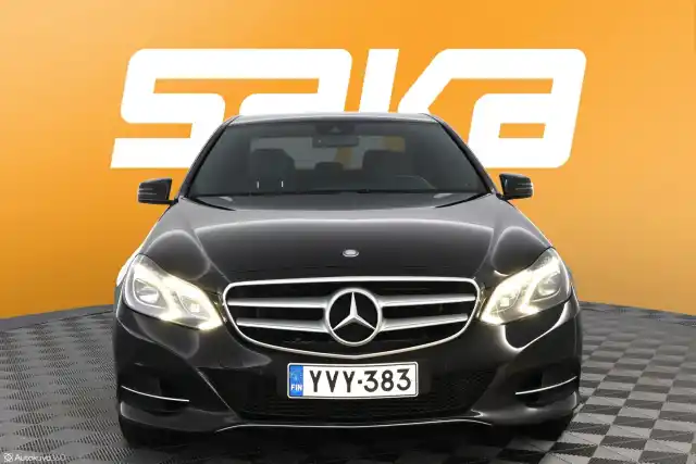 Musta Sedan, Mercedes-Benz E – YVY-383