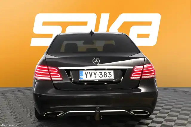 Musta Sedan, Mercedes-Benz E – YVY-383