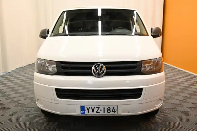 Valkoinen Pakettiauto, Volkswagen Transporter – YVZ-184