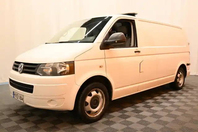 Valkoinen Pakettiauto, Volkswagen Transporter – YVZ-184