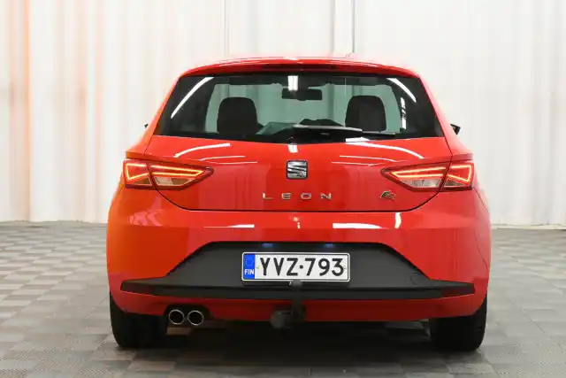 Punainen Viistoperä, Seat Leon – YVZ-793