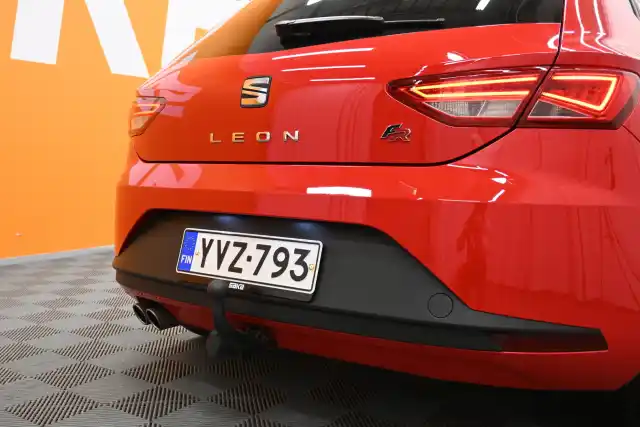 Punainen Viistoperä, Seat Leon – YVZ-793